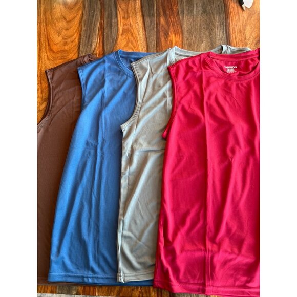 Sleeveless T-Shirt - Picture 1 of 2